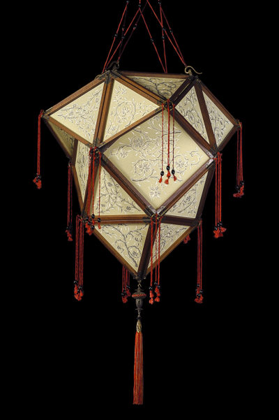 Fortuny Concubine Peonia silk lamp with wooden structure