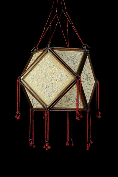 Fortuny Concubine Tempio silk lamp with wooden structure