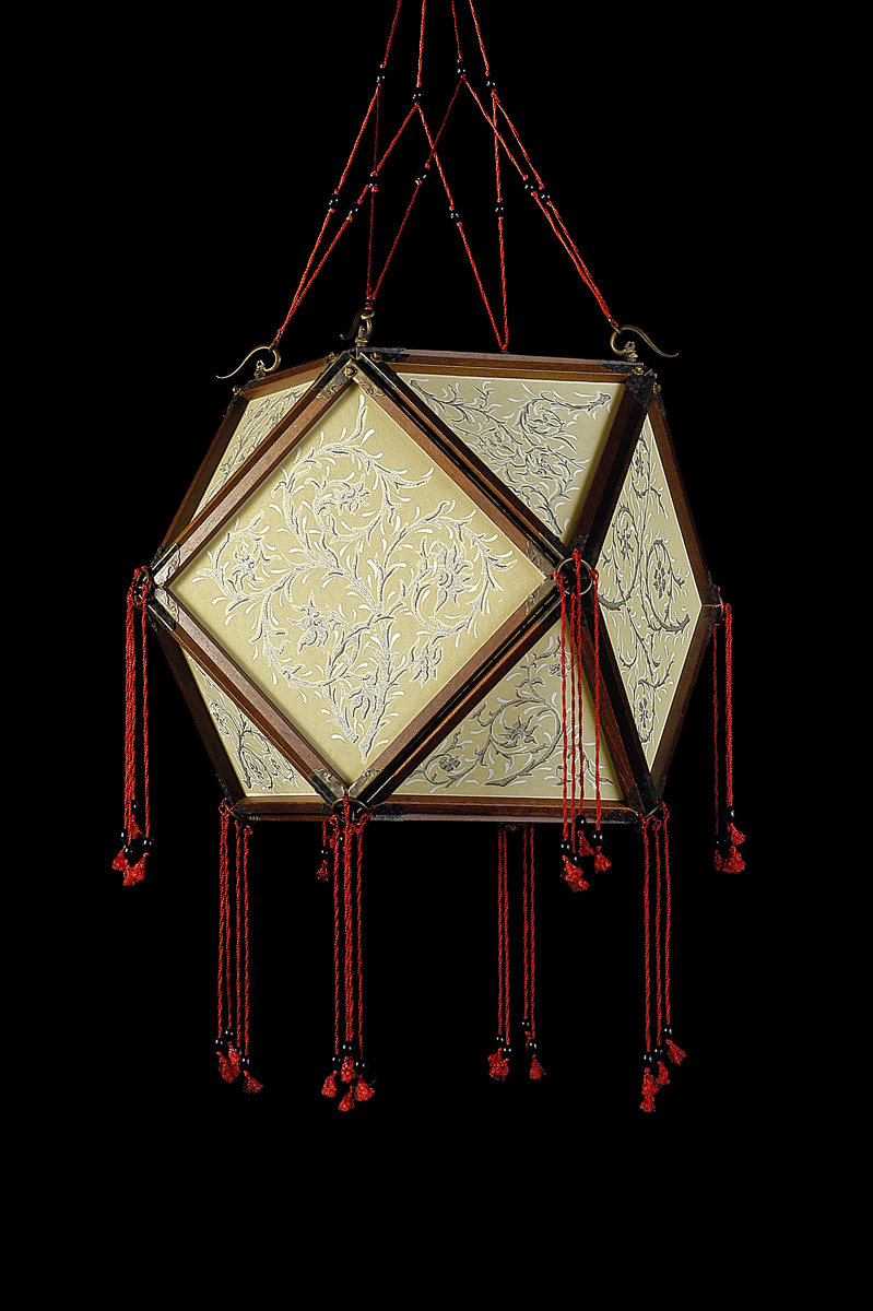 Fortuny Concubine Tempio silk lamp with wooden structure