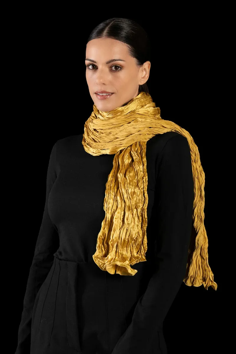 This scarf uses Fortuny’s own techniques, which we spent years discovering and mastering.