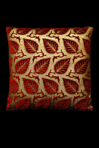 Fortuny Heliantus square dark red printed velvet cushion front
