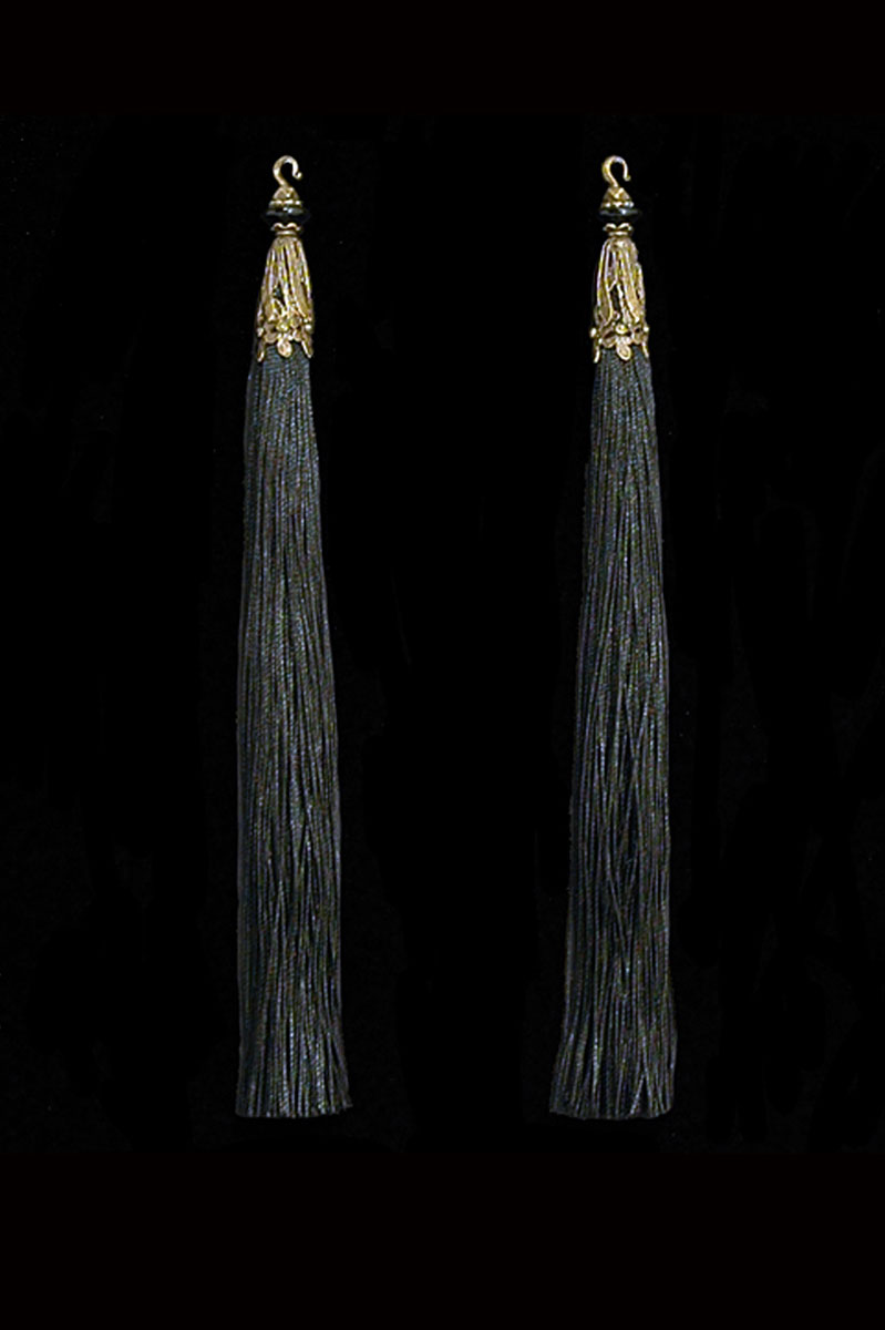 Venetia Studium couple of black hook tassels