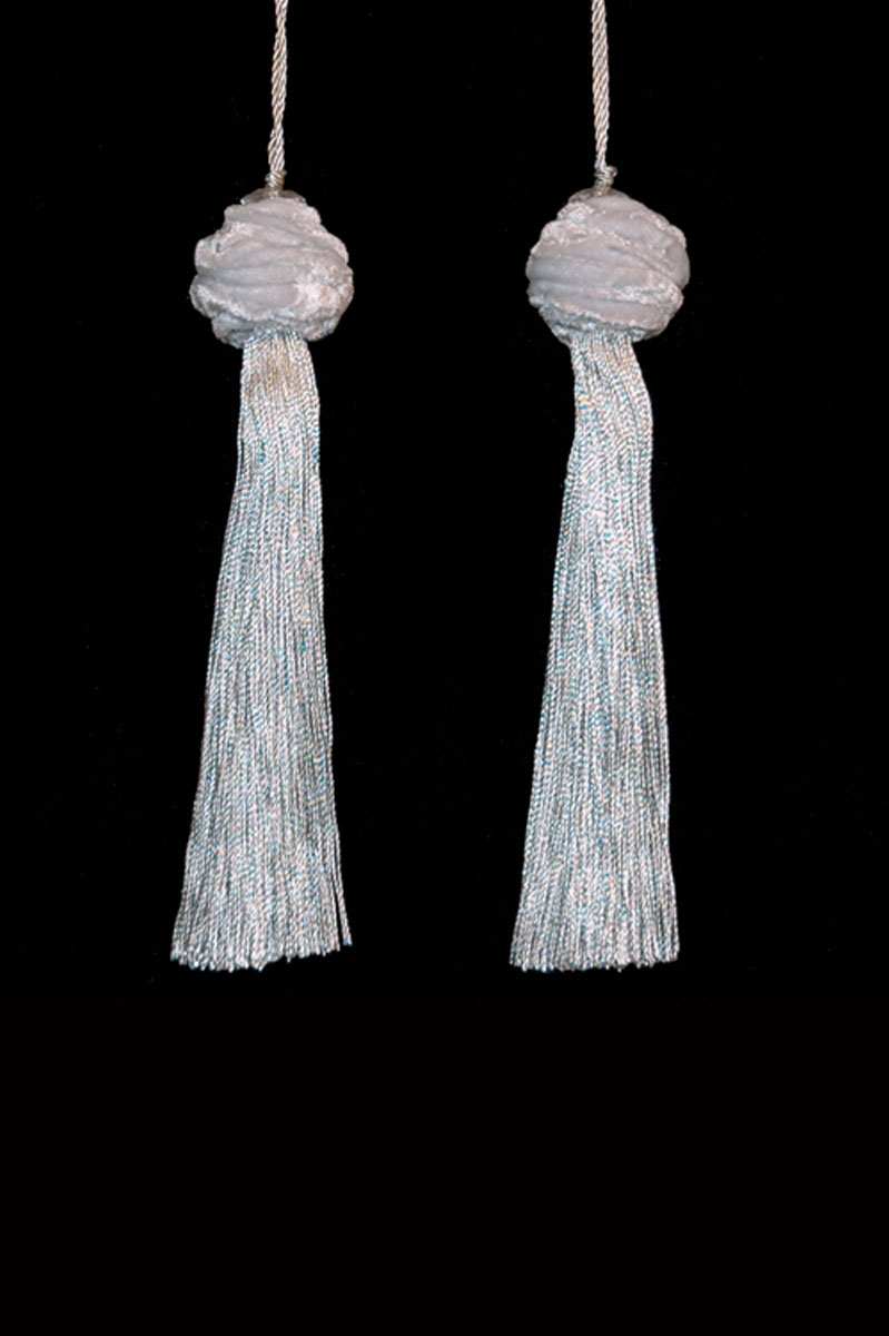 Venetia Studium Turbante couple of pearl grey key tassels